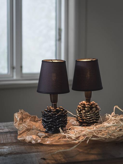 Kotten käpy pöytävalaisin Queen musta/kulta 12cm varjostimella, Noortrade Oy - Pöytävalaisimet - 184810 - 1