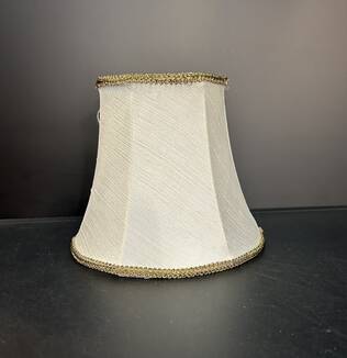 Alisa 15 varjostin, luonnonvalkoinen shantung, kulta reunanauha, VarjoMarja - Kankaiset varjostimet ja muut kuin lasi - 006251 - 1