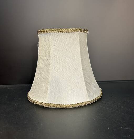 Alisa 15 varjostin, luonnonvalkoinen shantung, kulta reunanauha, VarjoMarja - Kankaiset varjostimet ja muut kuin lasi - 006251 - 1