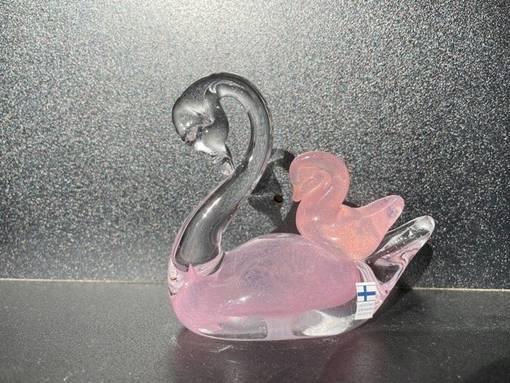 Äitijoutsen ja poikanen, vaaleanpunainen, Lasi-Kostamo - Sisustustuotteet ja astiat - 183451 - 1