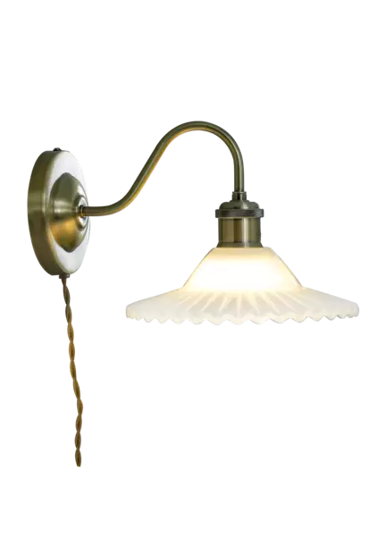 20006-30-01 Silvia seinävalaisin, antiikkimessinki, valkoinen lasi, Aneta - Seinävalaisimet - 008662 - 1