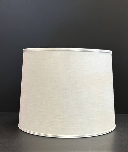 Varjostin 25/30 kiinteällä pitimellä, valkoinen pellava, Ateljee Sinun Varjosi - Kankaiset varjostimet ja muut kuin lasi - 002594 - 1