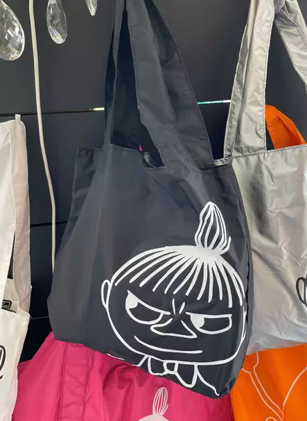 M76603 Muumi eko - kassi Small, musta - hopea, Pikku Myy, Moomin eco carrybag Black - silver Small, Showroom Finland - Tekstiilit ja asusteet - 009836 - 2