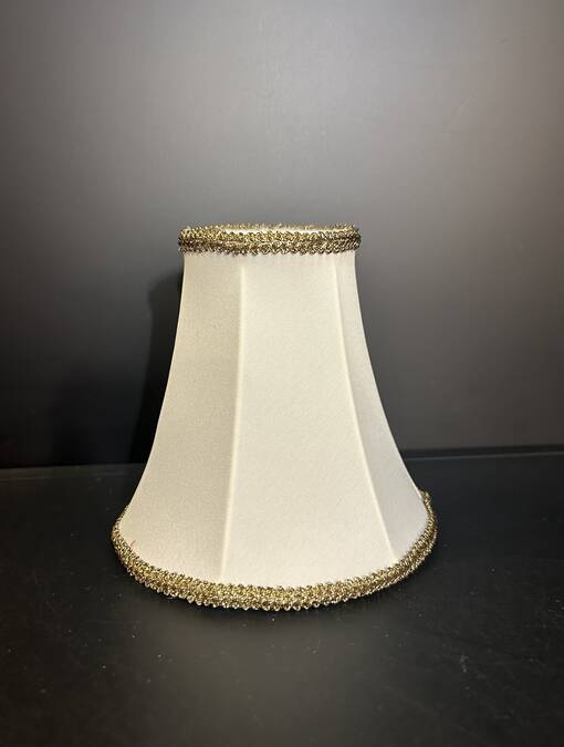 Kruunuvarjostin Alisa 12 luonnonvalkoinen, kulta reunus, VarjoMarja - Kankaiset varjostimet ja muut kuin lasi - 006247 - 1