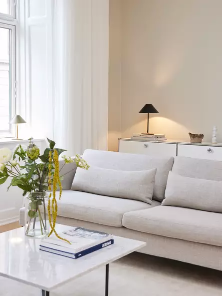 744756 Hygge 230V pöytävalaisin grafiitin musta / antiikkimessinki, HaloDesign - Pöytävalaisimet - 009089 - 2